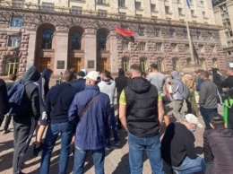 Под Киевсоветом ветераны АТО митинговали против советника Кличко: "Это агент влияния ФСБ"