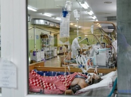 В Украине четверть реанимационных коек заняты больными COVID-19