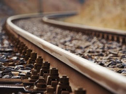Спешила на поезд: в Киеве электричка насмерть сбила женщину