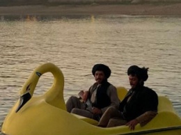 "Теперь у них появился флот": талибы повеселили сеть своими развлечениями в Афганистане