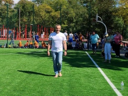 В Херсоне мэр города Игорь Колыхаев открыл новую спортивную площадку