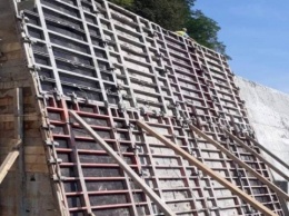 На Закарпатье в курортных Квасах возводят подпорную стенку для защиты села от паводков