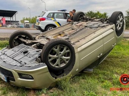 На выезде из Днепра перевернулась Mazda: нужна помощь свидетелей