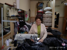Утепляемся: Марина Завгородняя со знанием дела берется за пошив и ремонт одежды