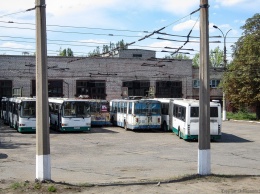 В оккупированном Алчевске показали, что осталось от автобусов-гармошек, подаренных Питером (фото)