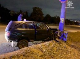 В спальном районе Запорожья пьяная автоледи врезалась в электроопору