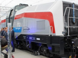Польская PESA представила водородный железнодорожный локомотив (ФОТО)