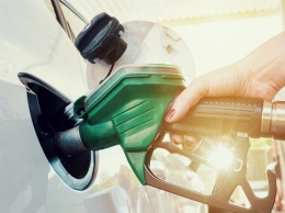 Кабмин обязал АЗС снизить цены на бензин