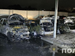 На парковке в Крюковщине на Киевщине ночью полностью сгорело 4 автомобиля (фото)