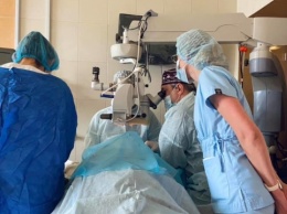 Львовские офтальмологи впервые за 20 лет провели трансплантацию роговицы глаза