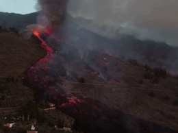 На Канарских островах вулкан "парализовал" работу инфраструктуры