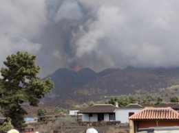 На Канарах усилилось извержение вулкана - закрыли аэропорт