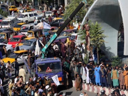 Талибы в Афганистане публично вывесили тела казненных (фото 18+)