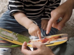 Исследование: гаджеты могут замедлить развитие словарного запаса ребенка