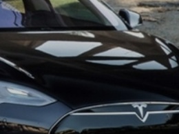 Tesla отказала в гарантийном ремонте автомобиля, сломанного из-за дождя