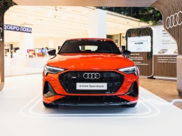 Audi представила эко-пространство с купе-кроссовером e-tron Sportback