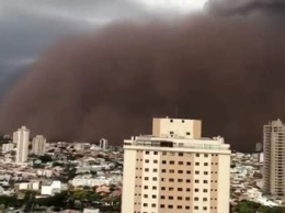 В Бразилии песчаная буря накрыла город