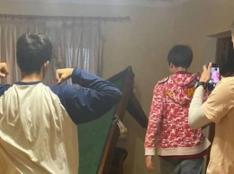 Ради просмотров в TikTok: под Одессой подростки разгромили арендованный дом