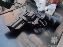 В Кривом Роге полицейские задержали горожан с оружием
