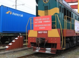 "Укрзализныця" впервые запустила контейнерный поезд с экспортным грузом в Китай