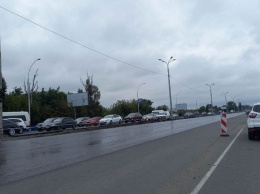 Огромные пробки и реверсное движение: в Днепре на Слобожанском проспекте ремонтируют дорогу
