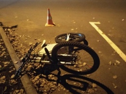 В Мариуполе водитель авто сбил велосипедиста и скрылся, - ФОТО