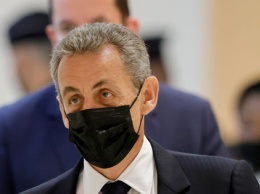 Саркози приговорен к году заключения