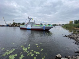 Новая "Гюрза": столичные корабелы спустили на воду восьмой бронекатер для ВМС Украины