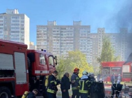 В Киеве из гимназии из-за пожар эвакуировали 1500 детей (фото, видео)