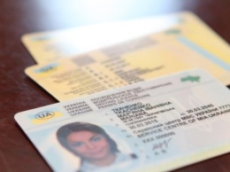 С украинскими водительскими правами теперь можно ездить в ОАЭ