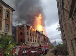 В Мукачеве случился крупный пожар на заводе