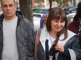 Оккупанты отпустили активистку, задержанную в Крыму у «суда», где слушали «дело Джелялова»
