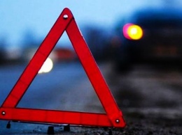 В Запорожье водитель грузовика сбил женщину на остановке