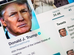 Трамп через суд пытается заставить Twitter восстановить его аккаунт