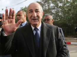 Президент Алжира Теббун: посла из Парижа отозвали из-за "безответственных" слов Макрона