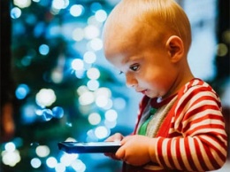 Психиатр перечислил признаки зависимости ребенка от смартфона