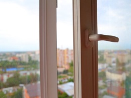 Житель Запорожья продавал несуществующие металлопластиковые окна