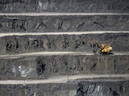 Австралийские компании приостанавливают добычу железной руды