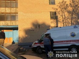 Грозит до 5 лет тюрьмы: в Харькове мужчина напал на автомобиль "скорой"