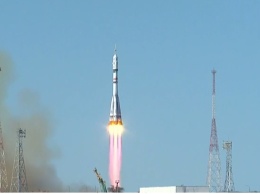 Россия отправила в космос первый в истории киноэкипаж