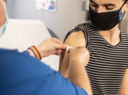 Не доверяй, а проверяй: в Минздраве развеяли пять мифов о вакцинации