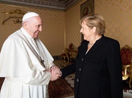 Папа Римский принял Меркель в Ватикане