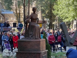 В центре Харькова установили новый памятник
