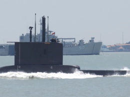 Подводная лодка США столкнулась с неизвестным объектом
