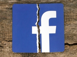 Американские СМИ сообщают о недовольстве сотрудников Facebook политикой компании