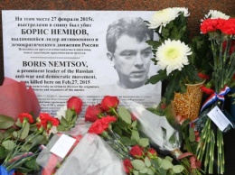 У стен Кремля устроили мемориал Бориса Немцова
