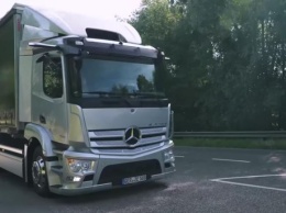 Автоблогеры устроили тест-драйв новому электрическому грузовику Mercedes-Benz eActros (ВИДЕО)