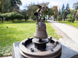 В Киеве открыли 3D-миниатюру фонтана Архистратига Михаила для людей с нарушениями зрения (фото)