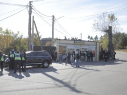 На акции под домом Порошенко произошли столкновения