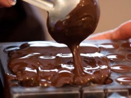 Сластенам на заметку: как приготовить домашний шоколад за десять минут